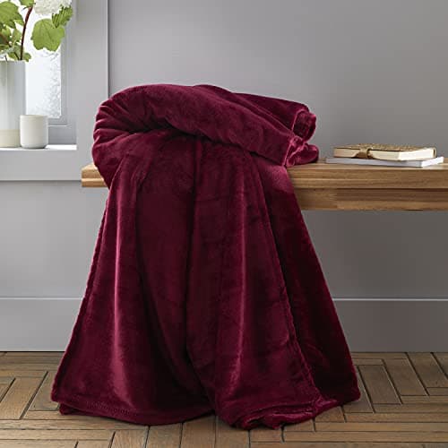 Image of Catherine Lansfield Raschel Velvet Touch 130x170cm Blanket Throw Red