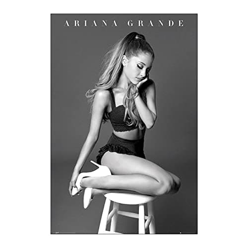 Image of Close Up Ariana Grande Poster (61cm x 91,5cm) + a surprise poster!