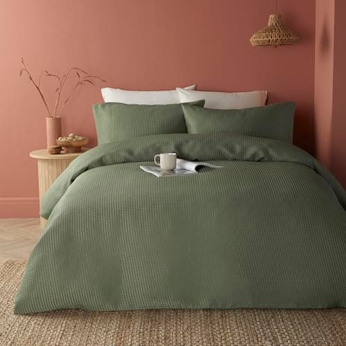 Image of Serene Green Waffle Duvet Cover Super King (260x220cm) – Soft Touch Textured Bedding Set – Grid Pattern Puckered Design – 2 Pillowcases – Khaki Square Bed Linen – Lindly Collection