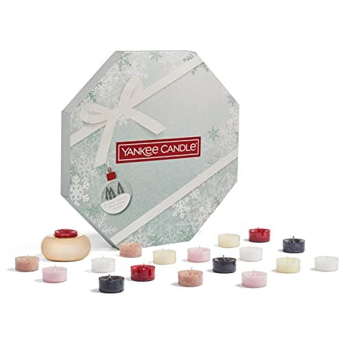 Image of Yankee Candle Advent Calendar 2022 Wreath | Scented Candles Gift Set | 24 Scented Tea Lights and 1 Tea Light Holder | Snow Globe Wonderland Collection