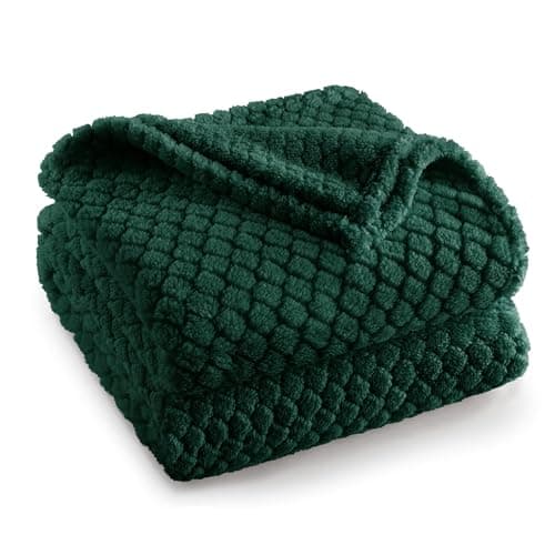 Image of Exclusivo Mezcla Fleece Throw Blanket for Couch, Super Soft Jacquard Bed Blanket, Lightweight Fuzzy Warm for All Seasons, 127x152 CM, Forest Green
