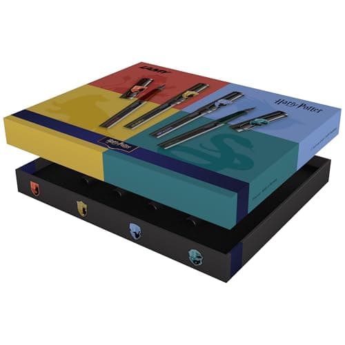 Image of Lamy safari Harry Potter 4-piece set – Special Edition fountain pen with house crest – Steel nib in medium width – With ergonomic grip – incl. T10 blue ink cartridge – Right-Handed