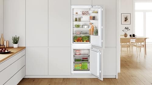 Image of Bosch KIN86NFE0G Fridge Freezer with flat hinge, NoFrost, MultiBox Food Preservation System, Eco Airflow, Integrated, 177.2 x 54.1cm