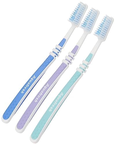 Image of AQUAFRESH TOOTHBRUSHES MEDIUM 3's (PACK OF 1)