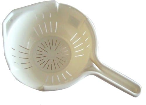 Image of Beige Plastic Colander Filter Strainer With Handle 23cm