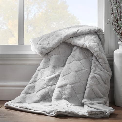 Image of Catherine Lansfield Cosy Diamond 137x170cm Throw Silver Grey