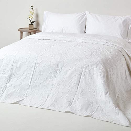 Image of HOMESCAPES White Cotton Rich Metelassé Textured White Bedspread with Floral Pattern, Double