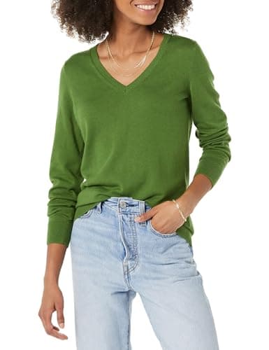 Image of Amazon Essentials Women's Regular-Fit Lightweight V-Neck Long-Sleeve Jumper (Available in Plus Size), Green, M