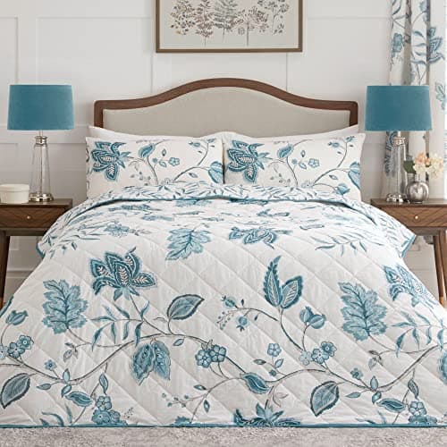 Image of Dreams & Drapes Teal Blue Damask Bedspread – W200 x L230cm – Quilted Floral Blanket – Vintage Turquoise Bed Cover – Soft Padded Bedroom Throw