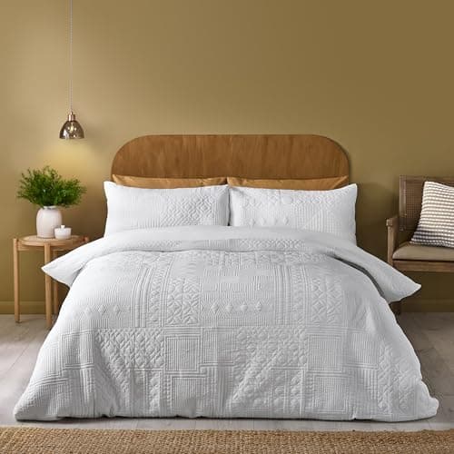 Image of Catherine Lansfield Folkstone Geo King Duvet Cover Set with Pillowcases White