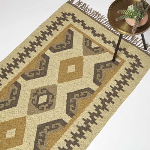 Image of HOMESCAPES Brown & Gold Handwoven Kilim Rug 90 x 150 cm Jute & Wool Living Room Area Rug ‘Ravar’ with Traditional Geometric Pattern & Tassels