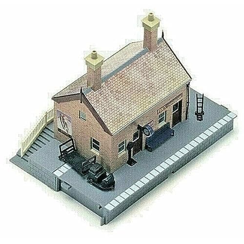 Image of Hornby R8001 OO Gauge Waiting Room - Model Railway Accessories, Miniature Diorama Scenery for Hornby Train Sets - Lifelike Train Waiting Room Model - Scale 1:76