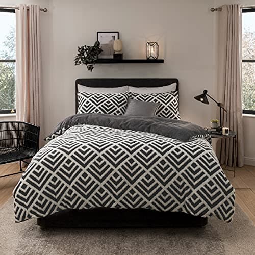 Image of Sleepdown Geo Jacquard Fleece Thermal Warm Cosy Super Soft Duvet Cover Quilt Bedding Set with Pillow Cases - Super King (220cm x 260cm) - Charcoal Grey White