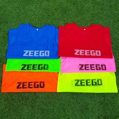 Image of ZEEGO Pro Football Training Bibs (5 Pack), Comfortable Weatherproof Multi-Sport Mesh Vests in 7 Colours & 4 Sizes, Ideal for Football Training - 5 Pack (Fluro Pink, Kids)