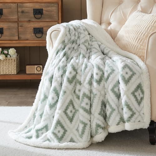 Image of Wajade Sherpa Throw Fleece Blanket Fluffy Throw Double Fuzzy Flannel Cosy Warm Blanket for Bed Sofa Couch Car Home Green 127 * 153