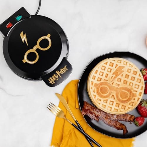 Image of Uncanny Brands Harry Potter Icon Waffle Maker - Make Breakfast Harry Potter Waffles - Kitchen Appliance - UK Plug, (WM1-HPO-HP1-UK)