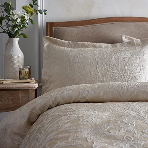 Image of Appletree Heritage - Elysia - Jacquard 1x Single Oxford Edge Pillowcase - 50 x 75cm in Champagne.