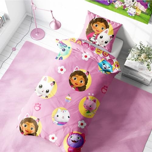 Image of Halantex Gabby’s Dollhouse Junior Reversible Duvet Set – 120 x 150 cm with 62 x 42 cm Pillowcase – Soft, and Easy-Care Bedding for Toddlers for Little Fans of Gabby’s Dollhouse