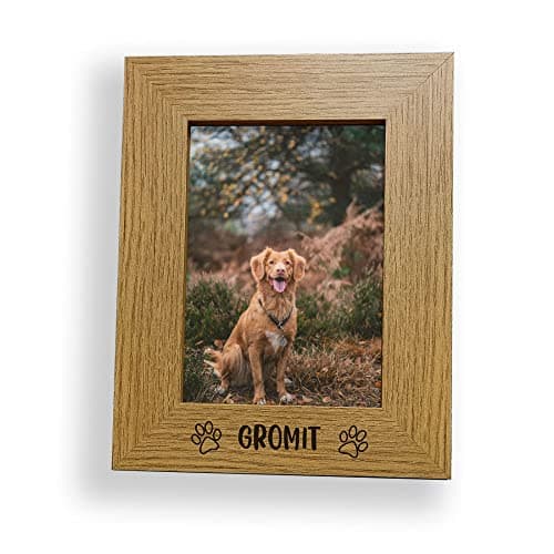 Image of Personalised 6" x 4" French Oak Finish Photo Frame with Paw Prints Design - Engraved with any name - Portrait or Landscape
