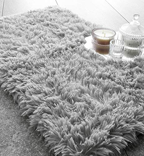 Image of Catherine Lansfield Cuddly 50x80cm Bath Mat Silver