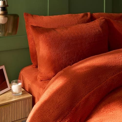 Image of Brentfords Teddy Fleece Pillow Cases 2 Pack, Super Soft Winter Warm Polyester Thermal Teddy Bear Pillow Cases Hotel Quality Cosy Fluffy Plain Fleece Pillow Cover Luxury Bedding, Rust