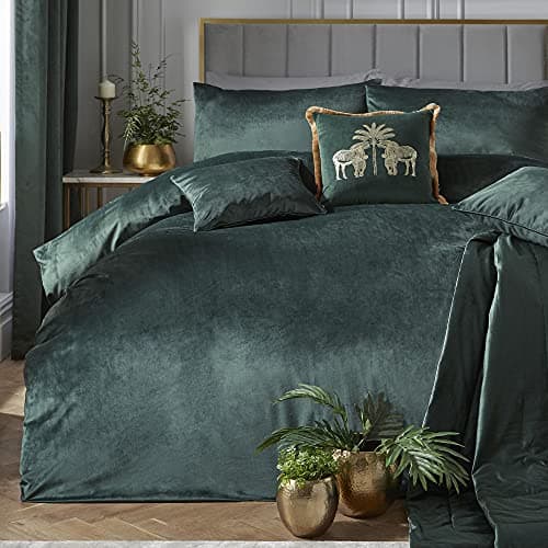 Image of Laurence Llewelyn-Bowen - Bottle Green Velvet Duvet Cover Set - King Bedding Size (230 x 220cm) - 2 Pillowcases - Soft Touch - Designer - Green Luxury Bedding Set - Velvet Bedding in Dark Green