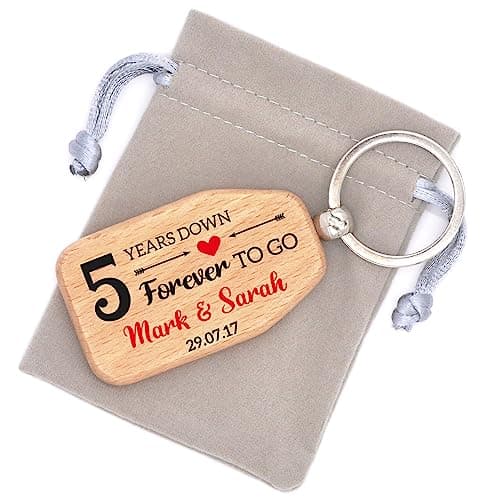 Image of Beecreative Wooden Anniversary Gift for Couple, Personalised 5th Anniversary Keyrings, Wood Anniversary, 5 Years Together, Printed Key Fob Keepsake