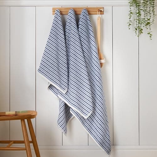 Image of Catherine Lansfield Rice Weave Stripe Cotton 70x127cm Bath Towel Blue