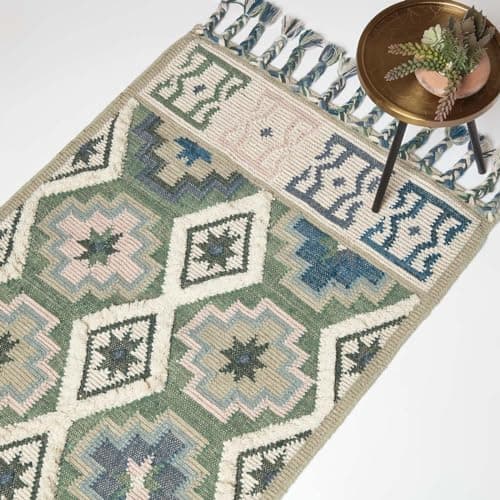 Image of HOMESCAPES Green & Blue Handwoven Kilim Rug 90 x 150 cm Wool & Cotton Living Room Area Rug ‘Matala’ with Traditional Geometric Tribal Pattern & Tassels