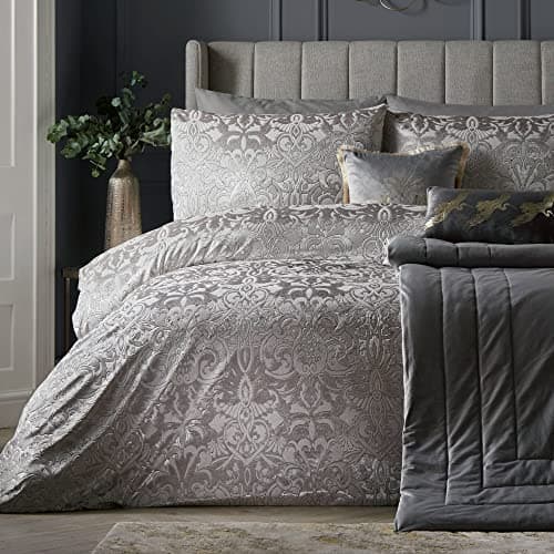 Image of Laurence Llewelyn-Bowen Silver Damask Duvet Cover Set – Double Size (200 x 200cm) – Velvet Jacquard Bedding – 2 Pillowcases – Luxury Embossed Quilt Set