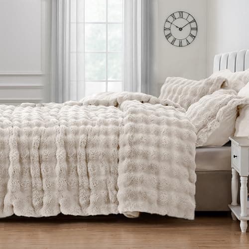 Image of Velosso Alpine Faux Fur Duvet Cover Set - Ultra Soft Plush Bedding with Striped Texture, Warm & Cosy Winter Quilt Cover with Pillowcases, Machine Washable, Luxury Bed Set (Cream, Double)