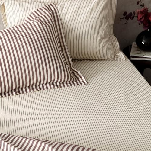 Image of furn. Yard Hebden 100% Cotton Narrow Stripe Fitted Sheet – Ultra Soft Striped Textured Bed Sheet (Beetroot – King)