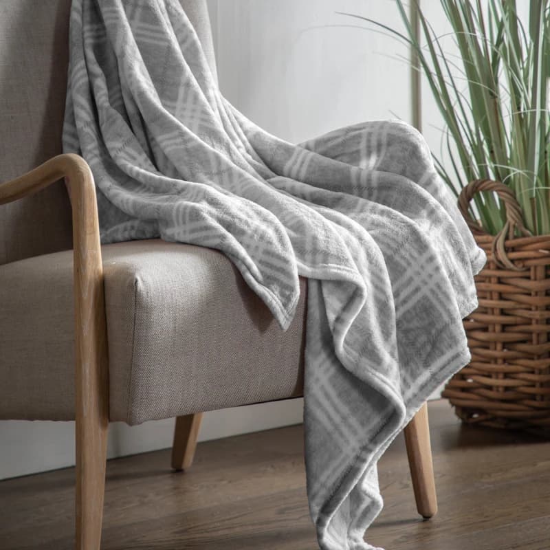 Checkmate Rolled Fleece Throw 140cm x 180cm Silver