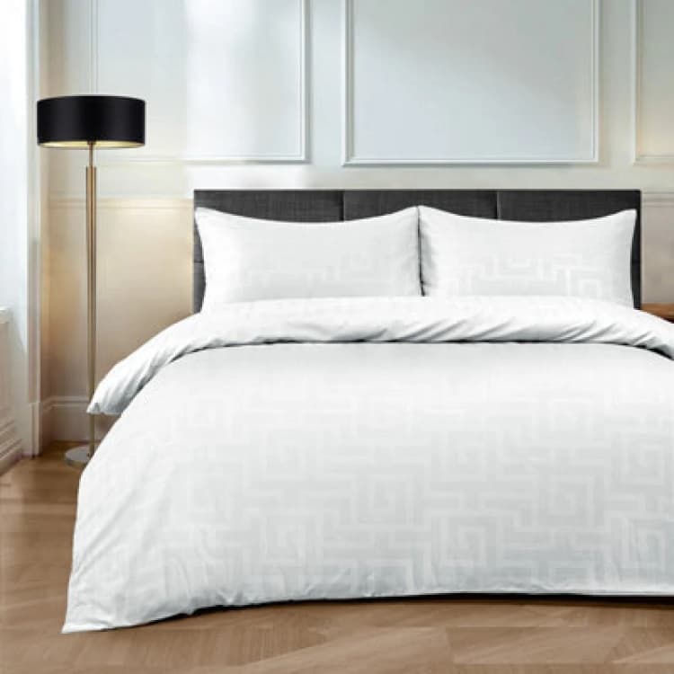 Image of Velosso Elegant Embossed Pattern Duvet Cover & Pillowcase Set in White Size: Super King White Unisex Super King