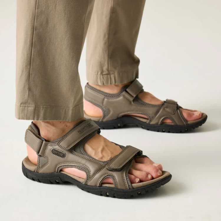 Image of Regatta Regatta Men Haris Lightweight Walking Sandals in Brown Size: 9 Brown 9 Male 5020436668181