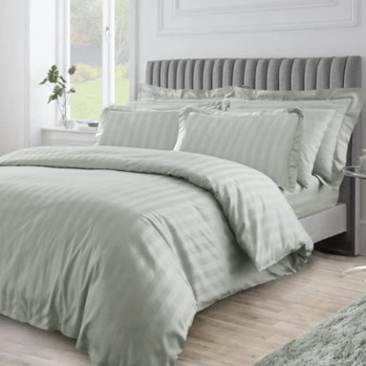 Image of Velosso Elegant Embossed Design Duvet Cover & Pillowcase Set in Light Green Size: King Light Green Unisex King