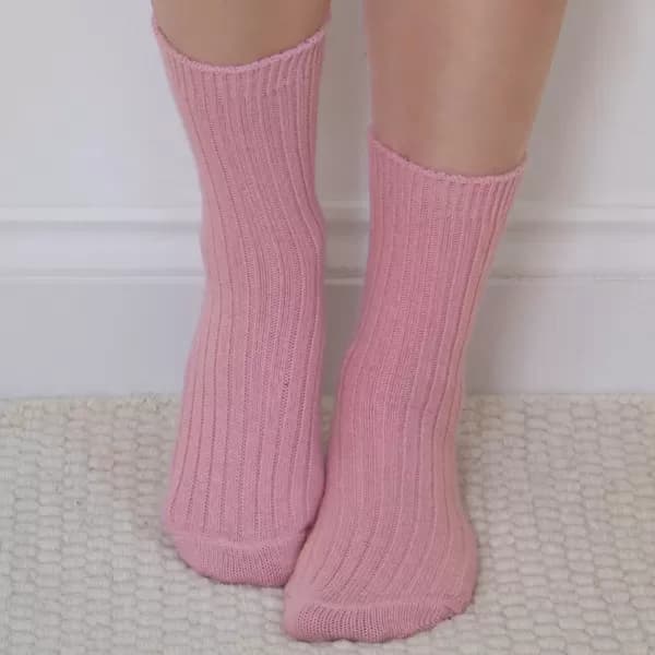 Image of totes Pack of 2 Cashmere Blend Pink and Grey Ankle Socks Pink