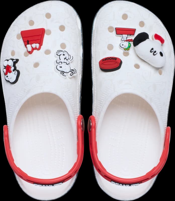 Image of Crocs Unisex Peanuts Classic Clogs Multi M11