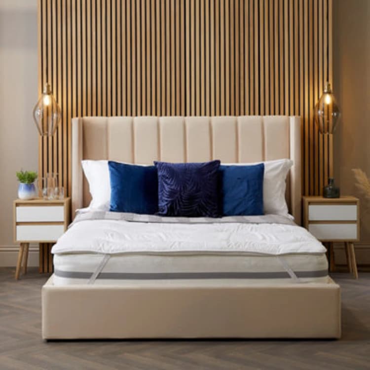 Image of Snuggledown Snuggledown Luxurious Hotel Temperature Control Mattress Topper in White Size: Single White Single Unisex 5037045027421