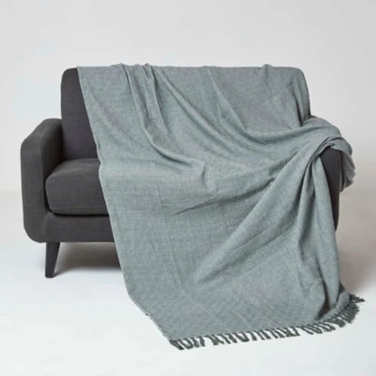 Image of Homescapes Malda Green & White Cotton Throw With Tassels 225 X 255 Cm