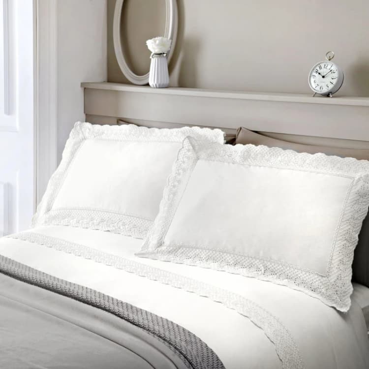 Image of Serene Renaissance White Duvet Cover and Pillowcase Set White