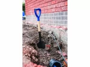 Image of Silverline 675182 Wooden Round Head Micro Shovel 700mm