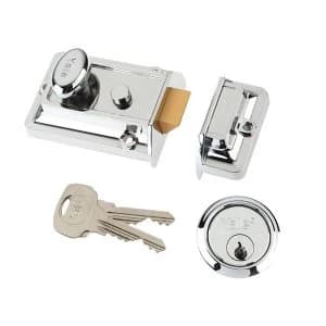 Image of Yale Locks P77 Traditional Nightlatch 60mm Backset Brasslux Finish Box