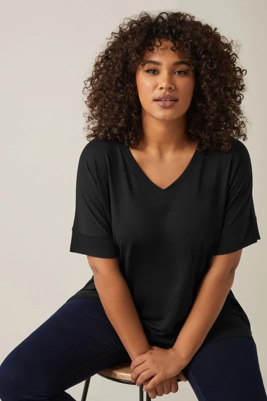 Image of Evans V-Neck T-Shirt Black