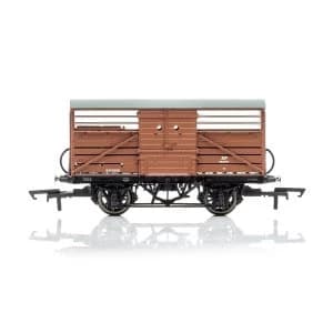 Image of Hornby Dia.1529 Cattle Wagon British Railways 553908 Era 4 Model Train