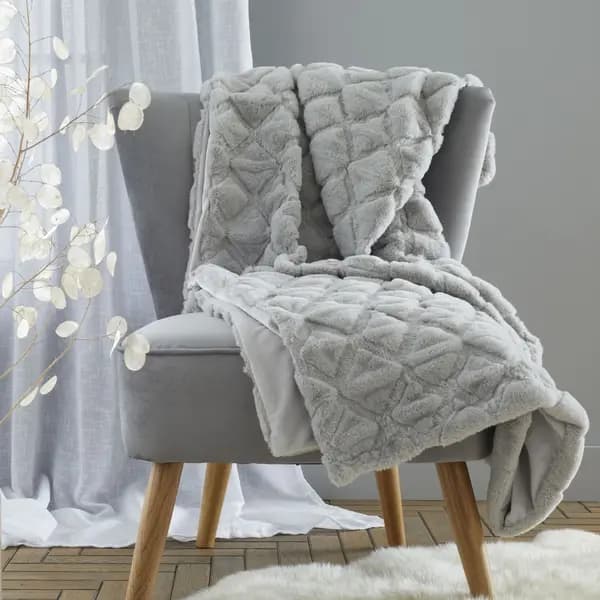Image of Catherine Lansfield Cosy Diamond 130cm x 170cm Throw Silver