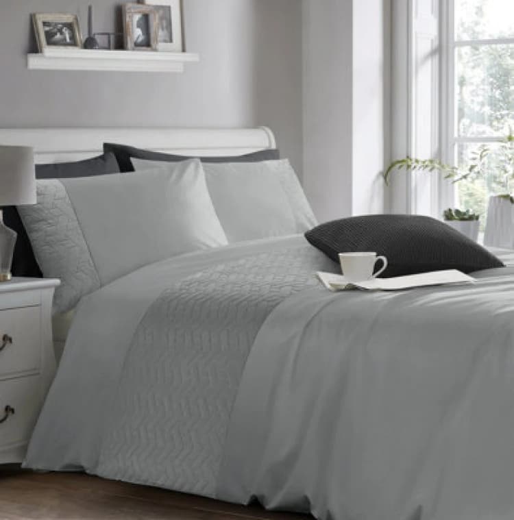 Image of Velosso Pinsonic Design Duvet Cover & Pillowcase Set In Elegant - Modern Bedding For Sleek Bedroom Decor, Button Enclosure - Silver