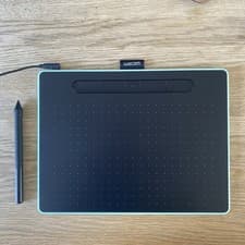 Image of Wacom Intuos M Bluetooth Graphics Tablet - Pistachio (CTL-6100WLE-N)