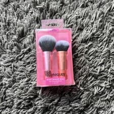 Image of REAL TECHNIQUES Mini Makeup Foundation & Blush Synthetic Brisitles Brush Duo