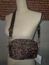 Image of Lululemon Everywhere Crossbody Bag 2L Metal Hardware ~ Leopard Gold New With Tag